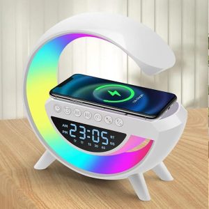 Luminária Multifuncional RGB com Carregador Sem Fio, Caixa de Som Bluetooth e Relógio