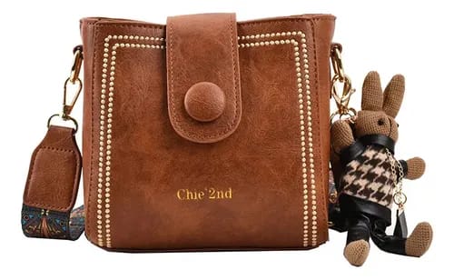 Bolsa Feminina Transversal Quadrada Vintage com Tachas, Alça Estampada e Chaveiro Ursinho - Image 5