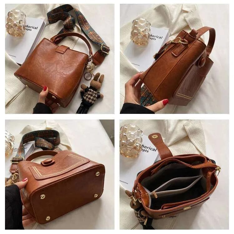 Bolsa Feminina Transversal Quadrada Vintage com Tachas, Alça Estampada e Chaveiro Ursinho - Image 4