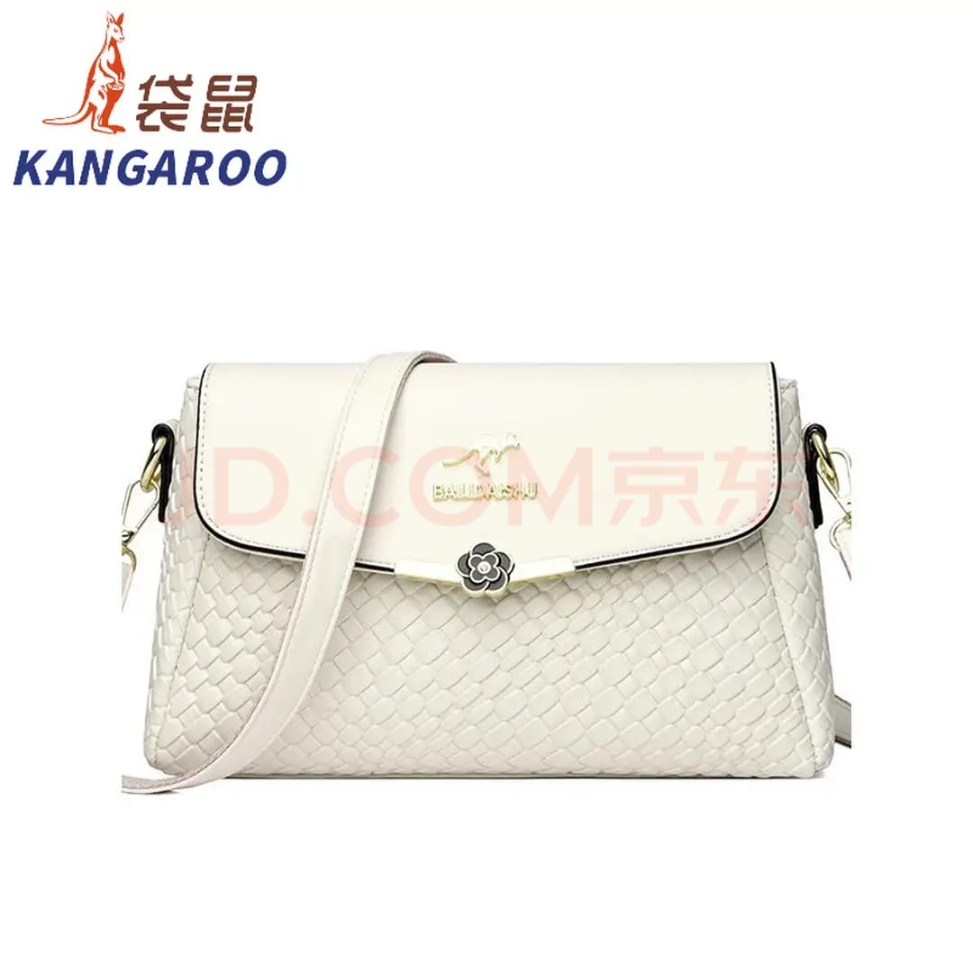 Bolsa Feminina Transversal em Couro Trabalhado com Emblema Canguru e Fecho Flor de Camélia - Image 5