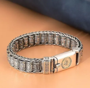 Pulseira Masculina Roda de Oração Budista em Aço Inoxidável Prata Envelhecida – Mantra Om Mani Padme Hum e Cilindros Giratórios de Proteção Spiritual