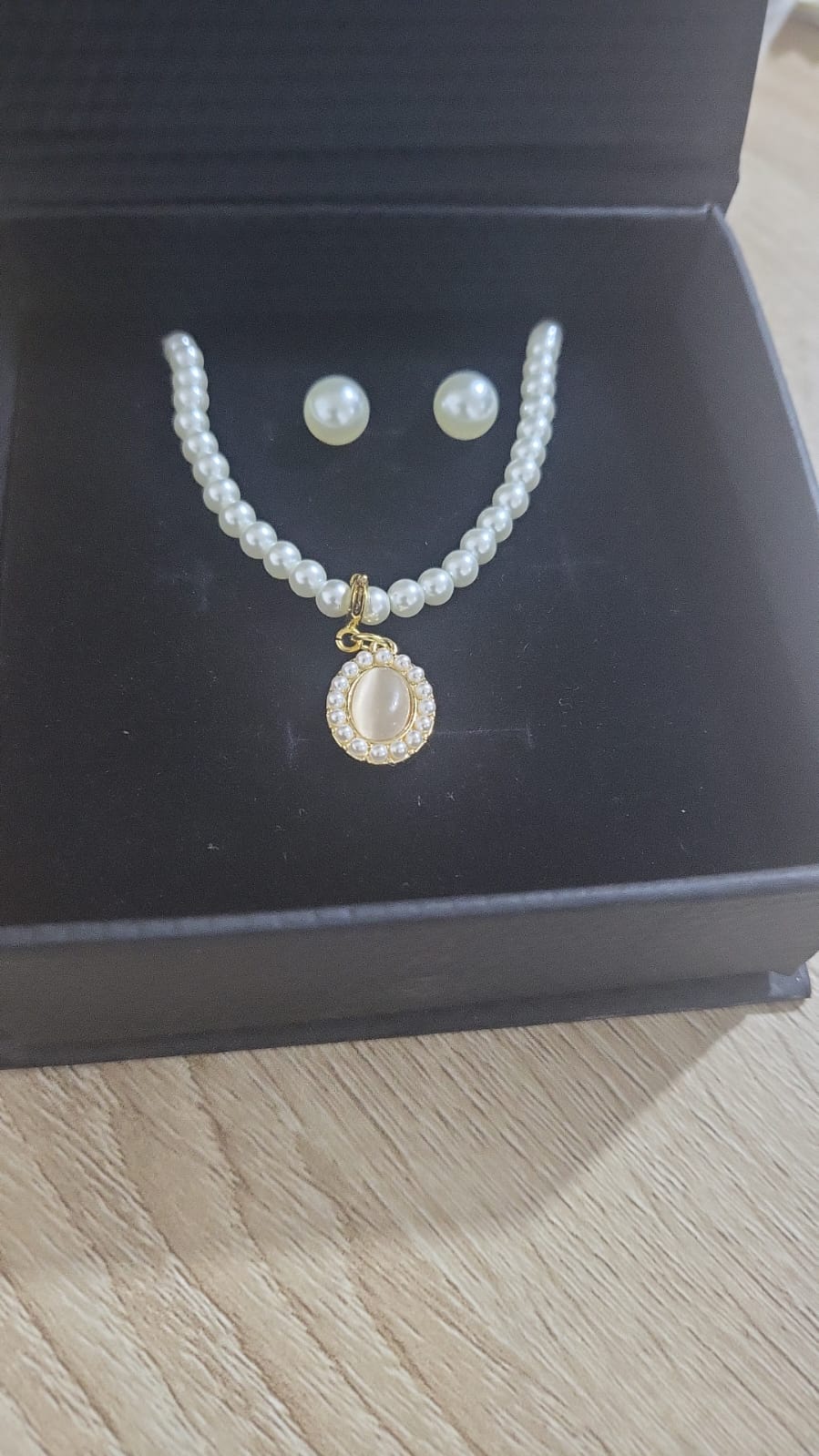 Conjunto Feminino Colar de Pérolas com Pingente Oval Madrepérola Banhado a Ouro e Par de Brincos Estilo Vintage – Joia Clássica de Luxo - Image 3