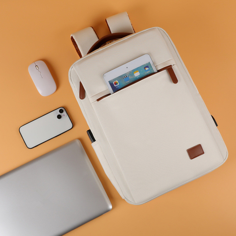 Mochila Feminina e Masculina Executiva Minimalista para Notebook com Conexão USB - Off-White e Marrom - Image 4