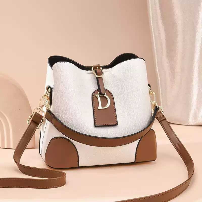Bolsa de Ombro Feminina de Couro PU Elegante com Detalhe de Letra "D" - Image 3