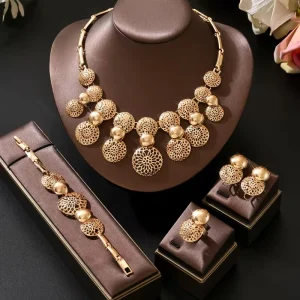 Conjunto Feminino Luxo Banhado a Ouro 18K Trabalhado em Filigrana com Esferas – Colar Maxxi, Pulseira, Brincos e Anel (Jogo Completo 4 Peças)
